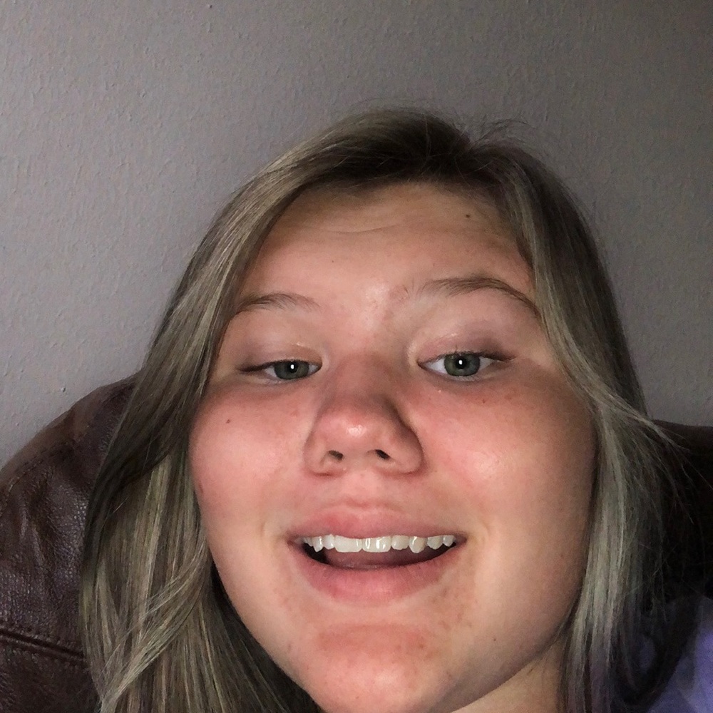 Meet your Posher, Makayla